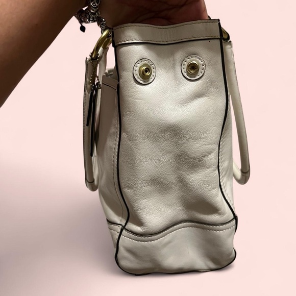 Coach - Picture 6 of 13